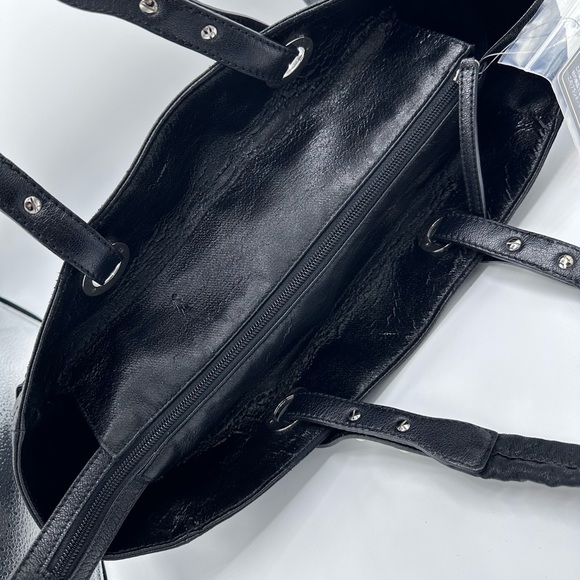 Chanel Biarritz Tote bag - Picture 9 of 17